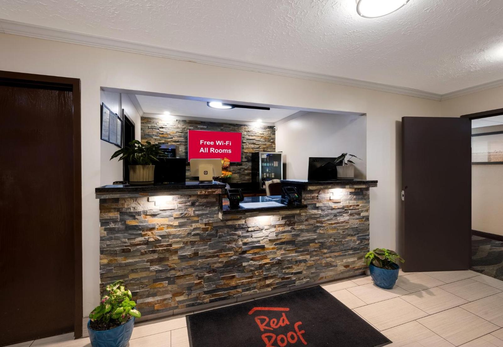 Red Roof Inn Dahlgren - Naval Base Main image 1